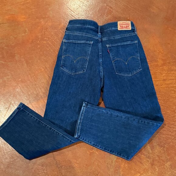 Women's Levi's Jeans 724 High Rise Straight Crop Size 29 Dark Stonewash - Picture 2 of 3